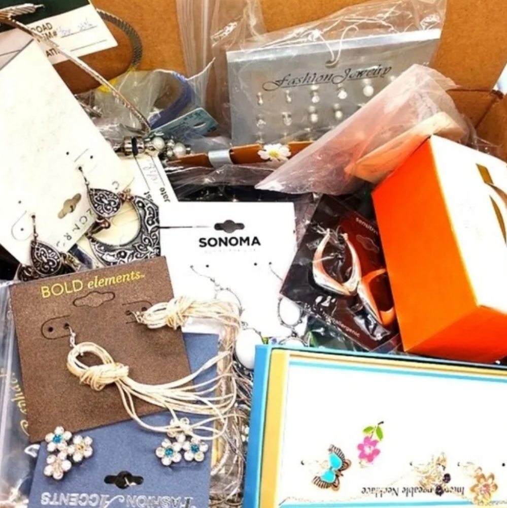 1 lb ALL Wearable Modern Vintage Jewelry Lot-Unsorted-Treasure Hunt